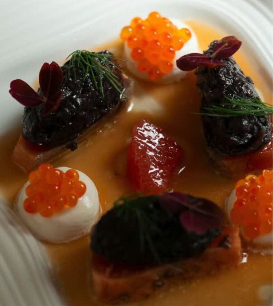 assiette-terrasse-oeufs-poisson-sauce