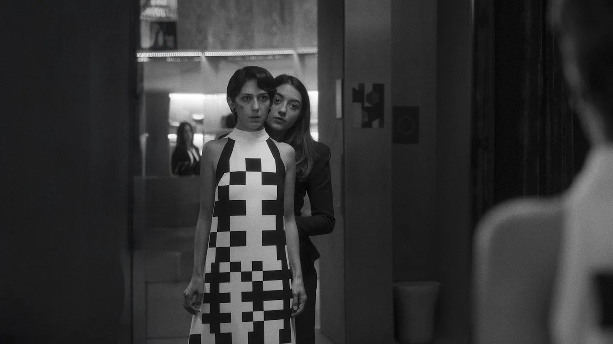 deux-personnes-echangeant-salive