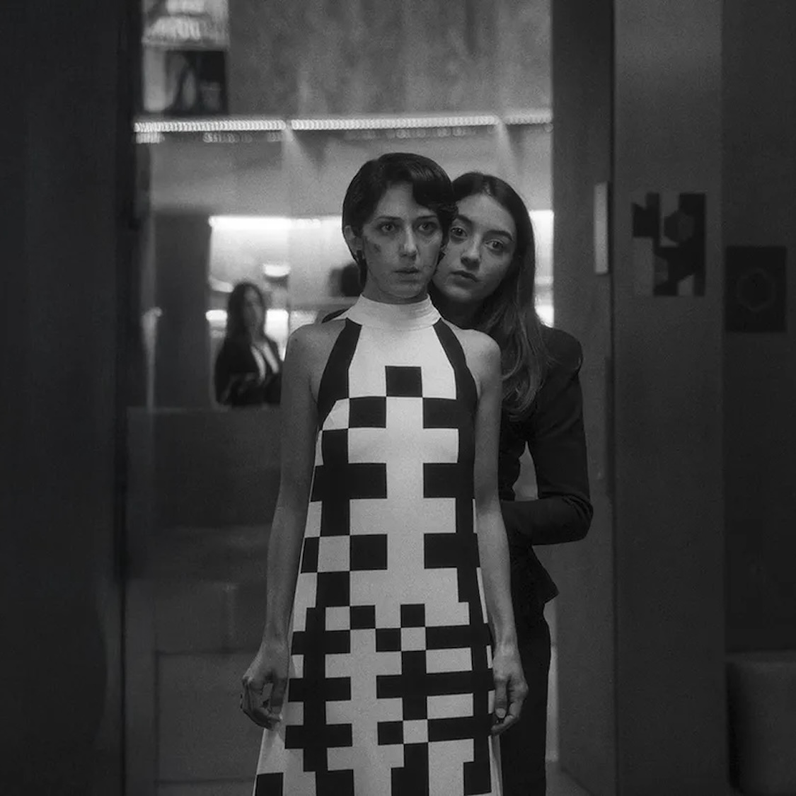 deux-personnes-echangeant-salive