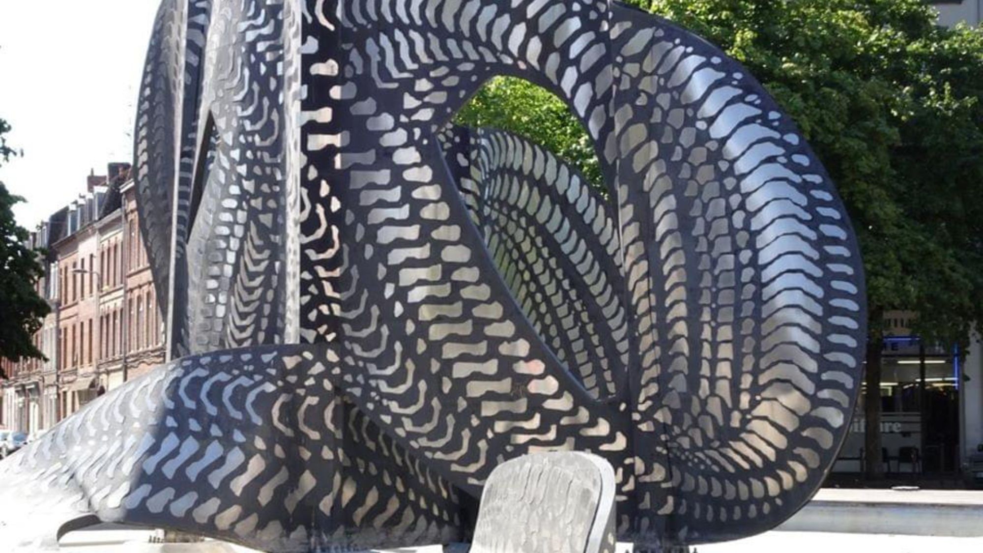 rond-point-serpent-arbre-fac-ades