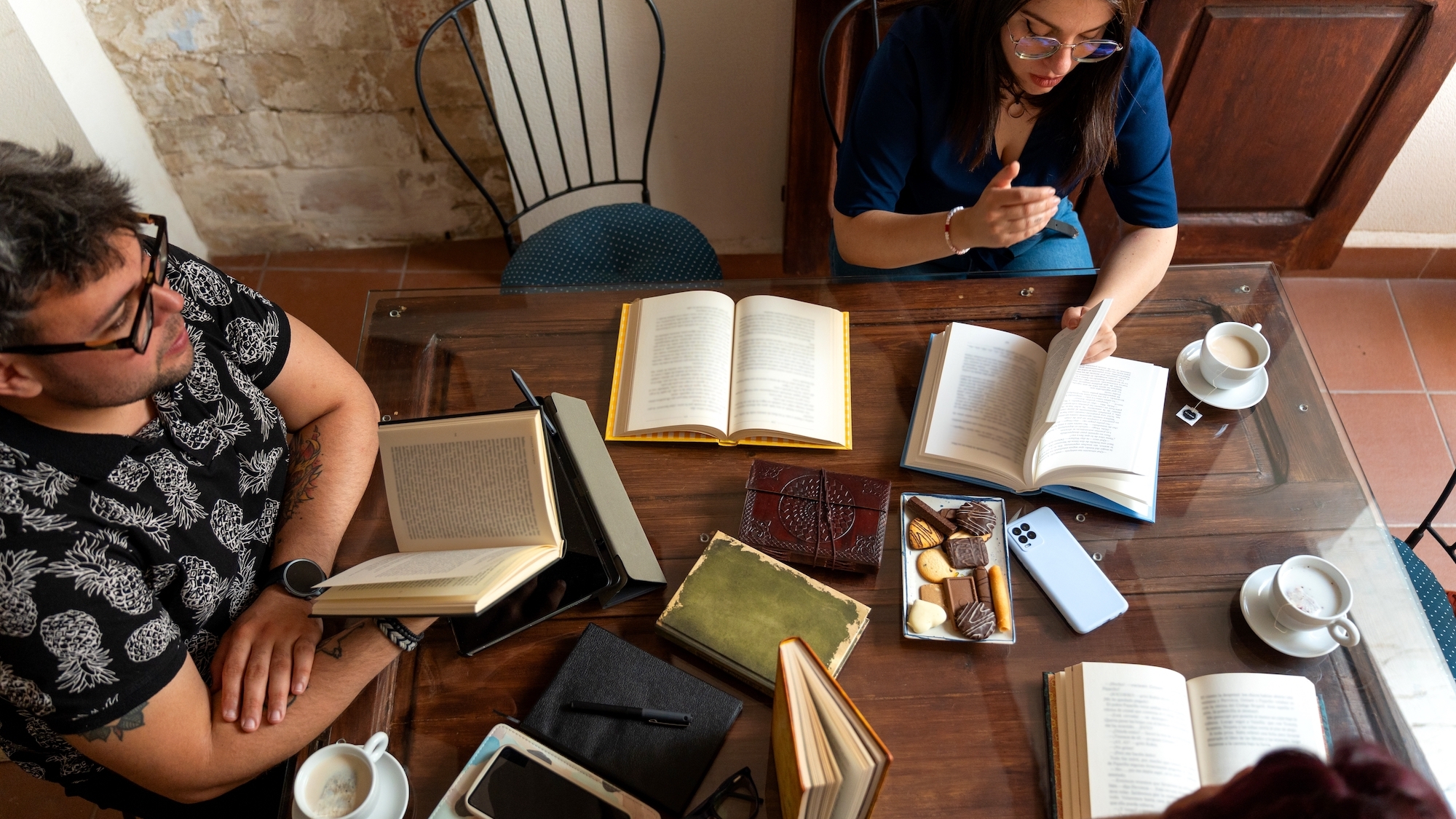 5 Parisian book clubs you absolutely must discover! shutterstock-2627805313