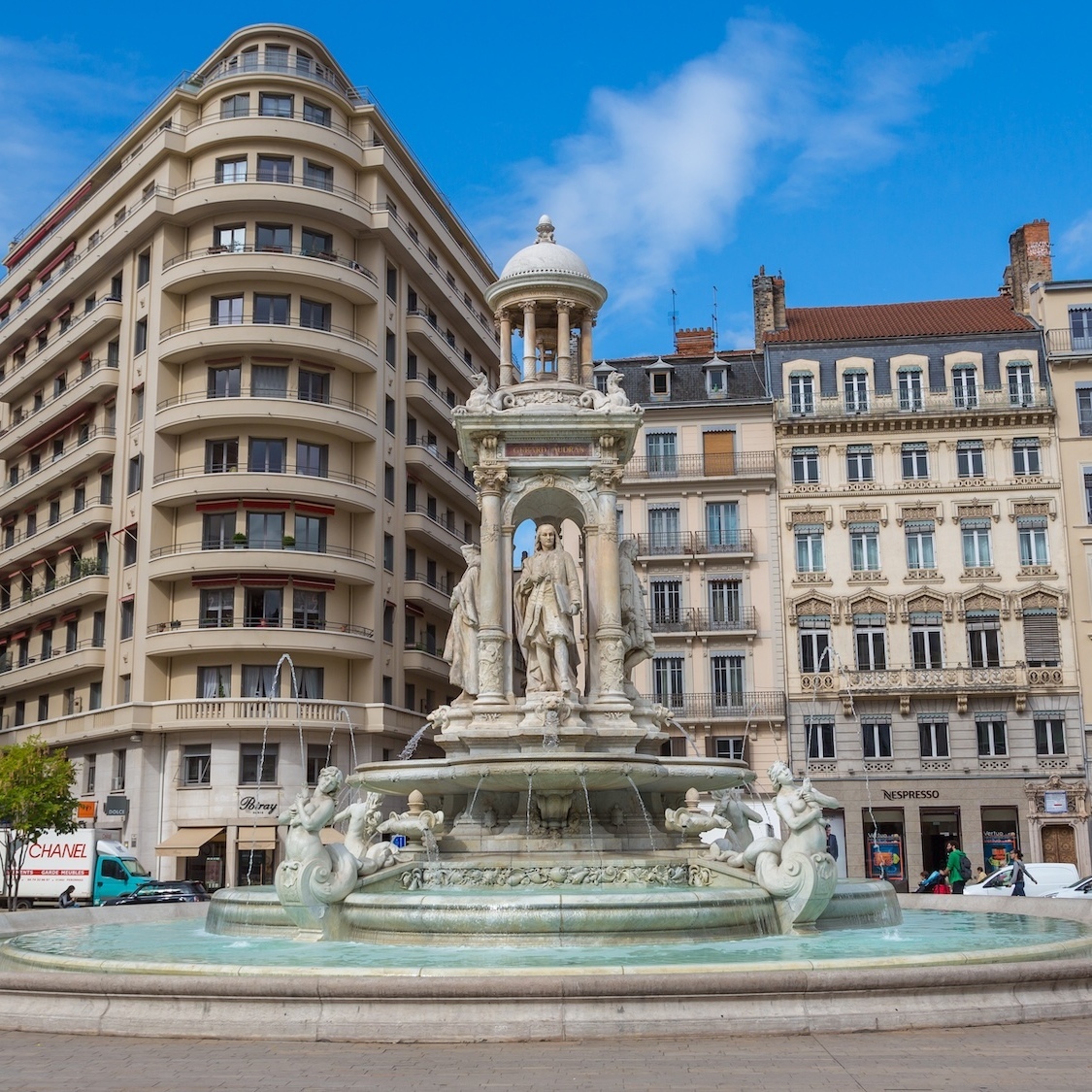 cafe-jacobins-lyon-tournage-netflix