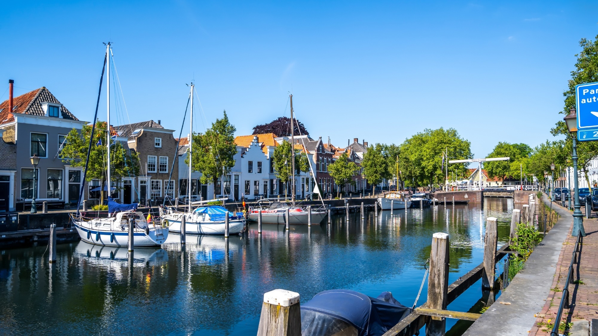bateaux-maison-ciel-bleu
