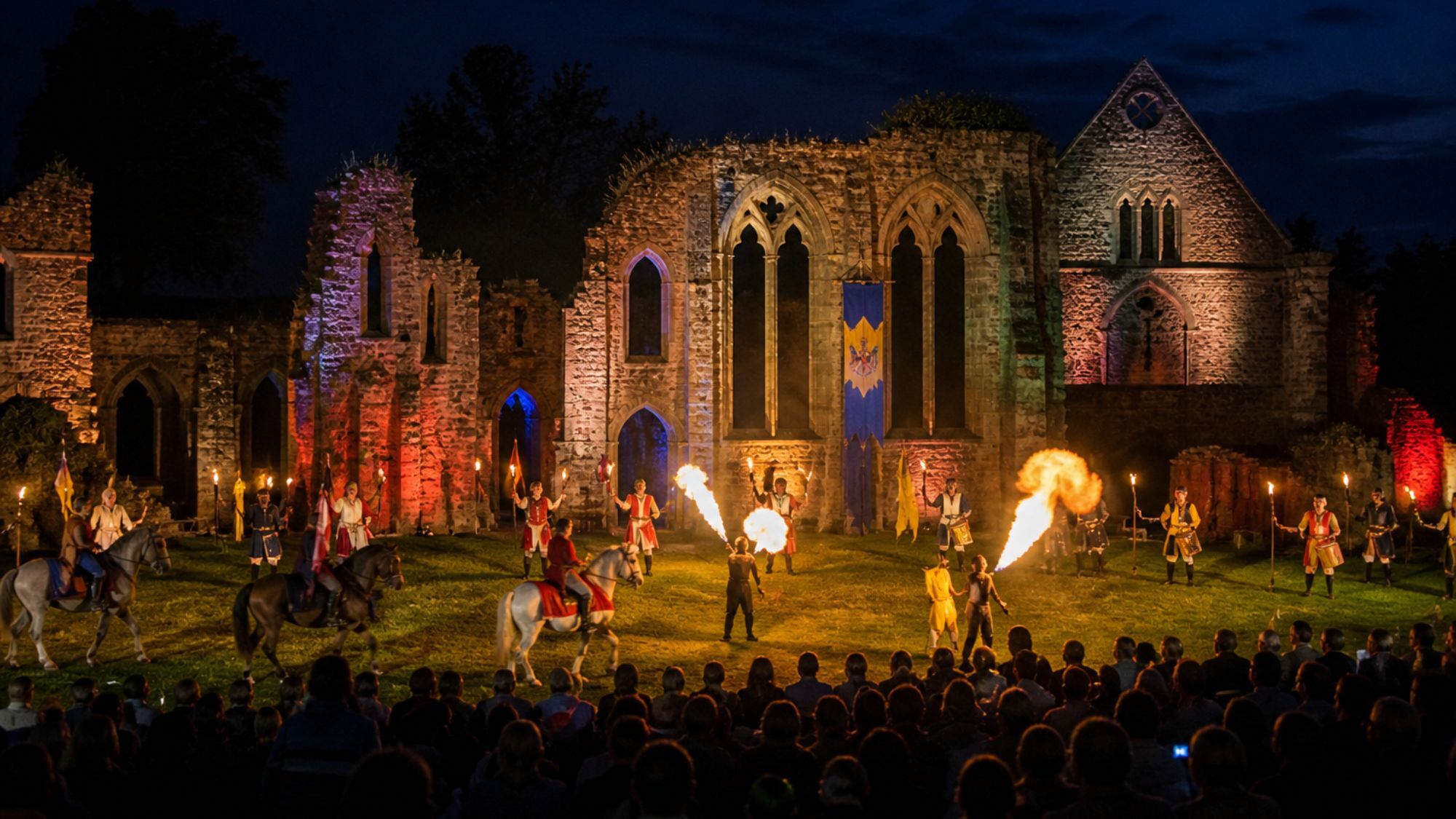 abbaye-cracheurs-feu-chevaux
