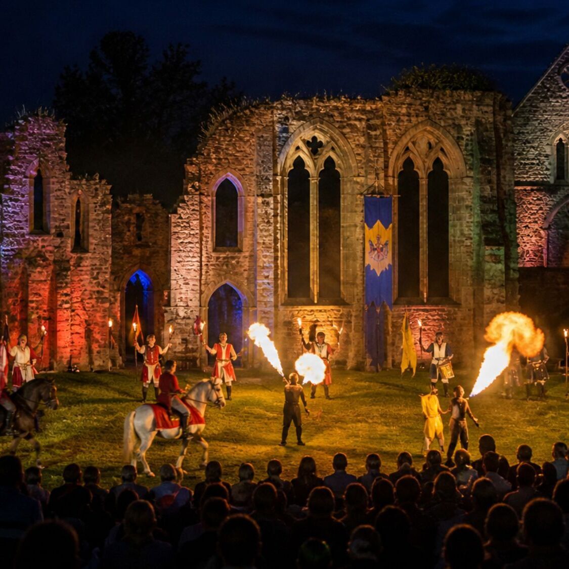 abbaye-cracheurs-feu-chevaux