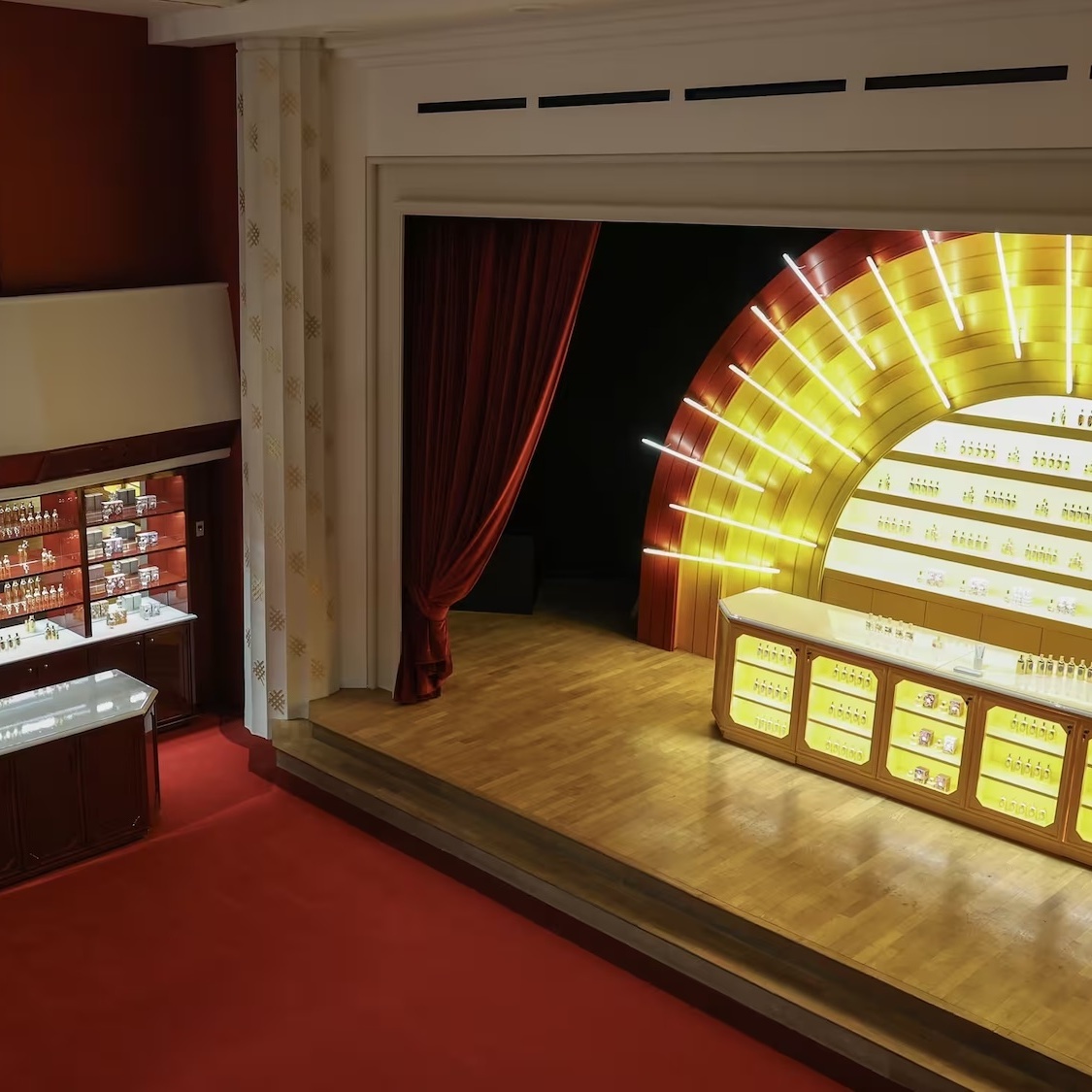 Dans un ancien théâtre mythique parisien, Fragonard ouvre une expo gratuite sur l'art du parfum bonbon
