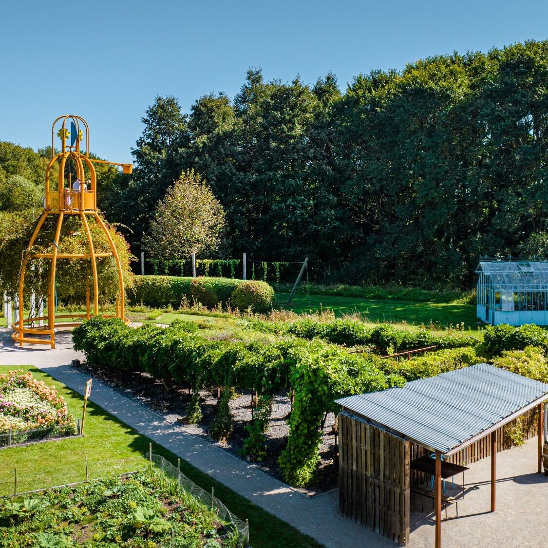 This Sunday, a magical event featuring music and tales is taking place in a garden near Lille jardin-potager-arbres-cabane