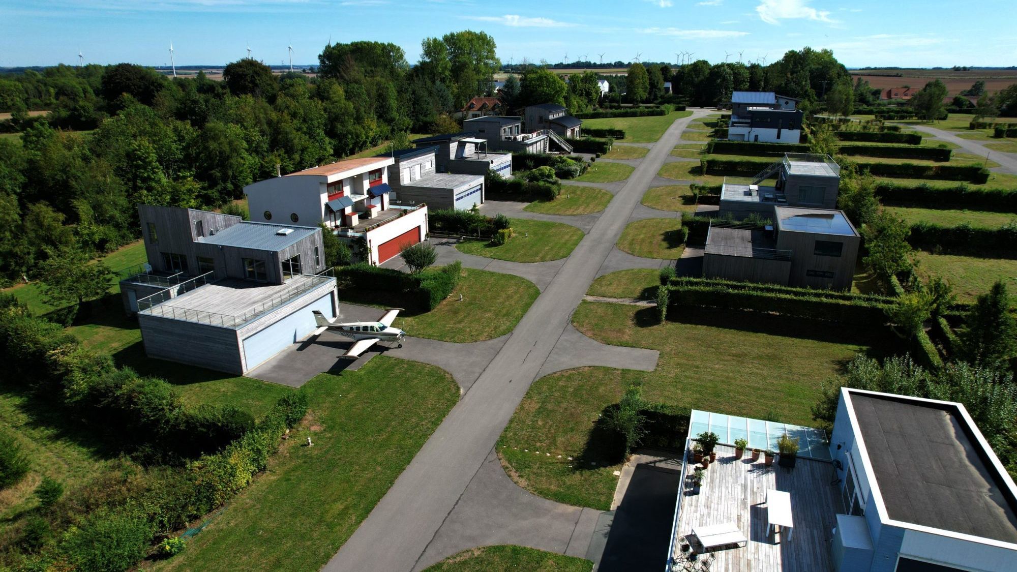 maisons-avion-pelouse