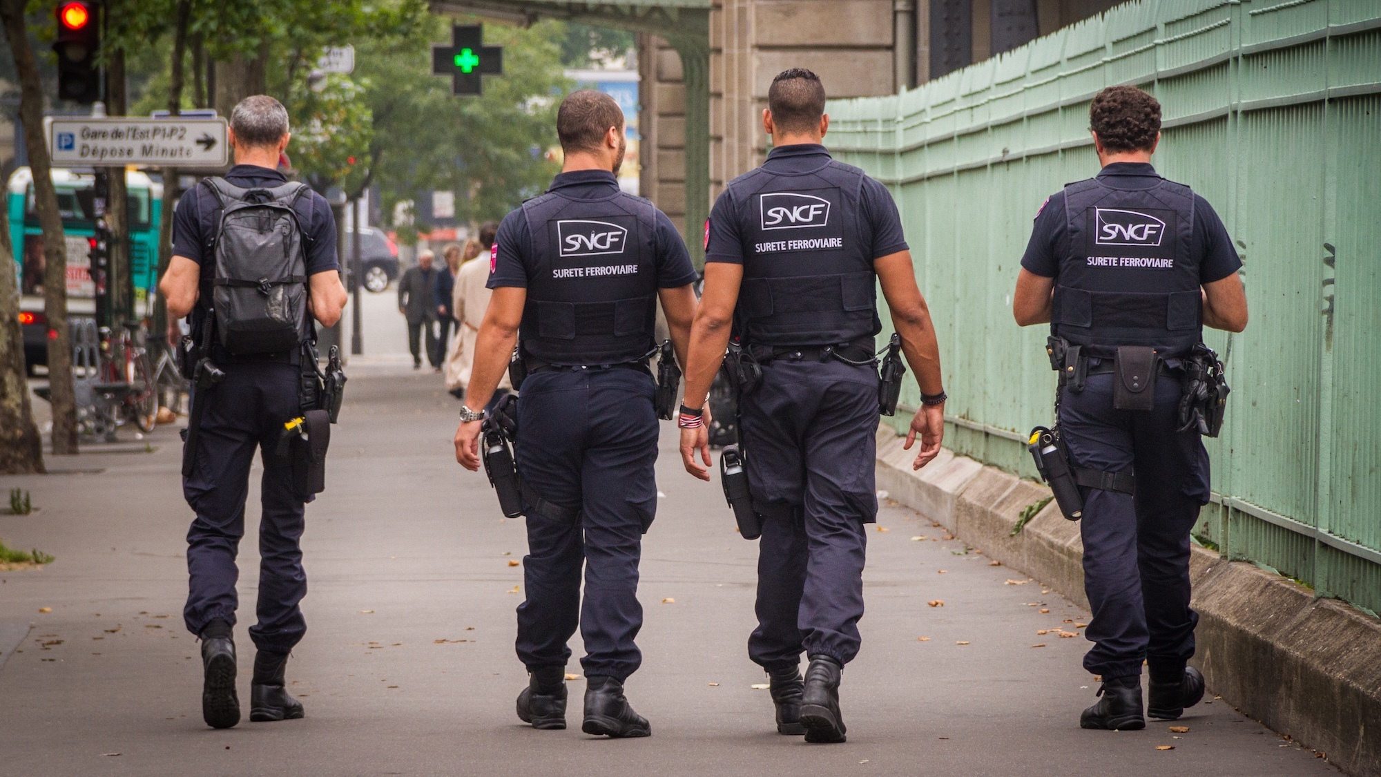 agents-gare-lyon-part-dieu-armes-tasers