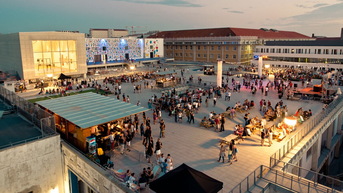 This giant 8,000 m² rooftop hosts a music festival in Marseille