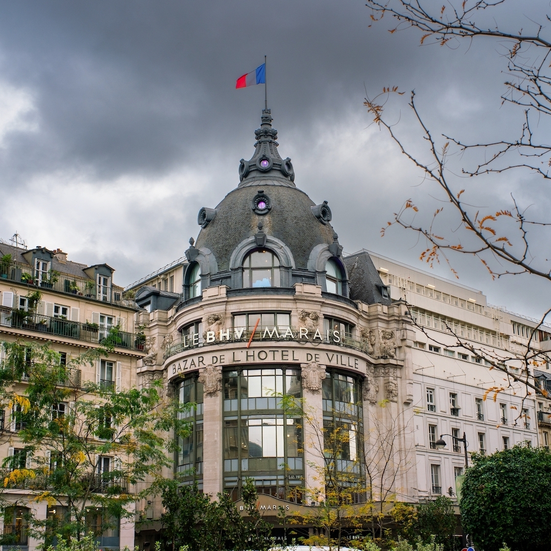 Nouveaux magasins et hôtel de luxe : le BHV se transforme shutterstock-2702466471