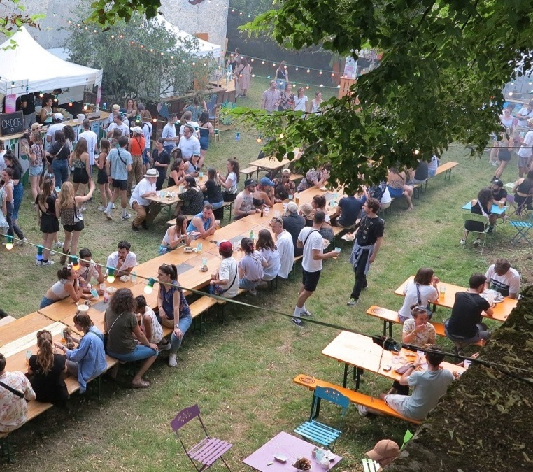 Un festival de musique et de food tire sa révérence avec 3 jours de fête dans un château ! douve-2-1-