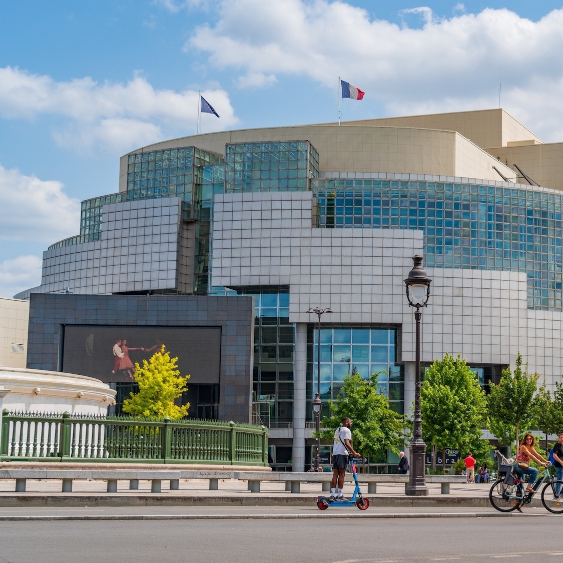 Un potager de 2500m² vous ouvre ses portes sur le toit de l’Opéra Bastille ! shutterstock-2666982113