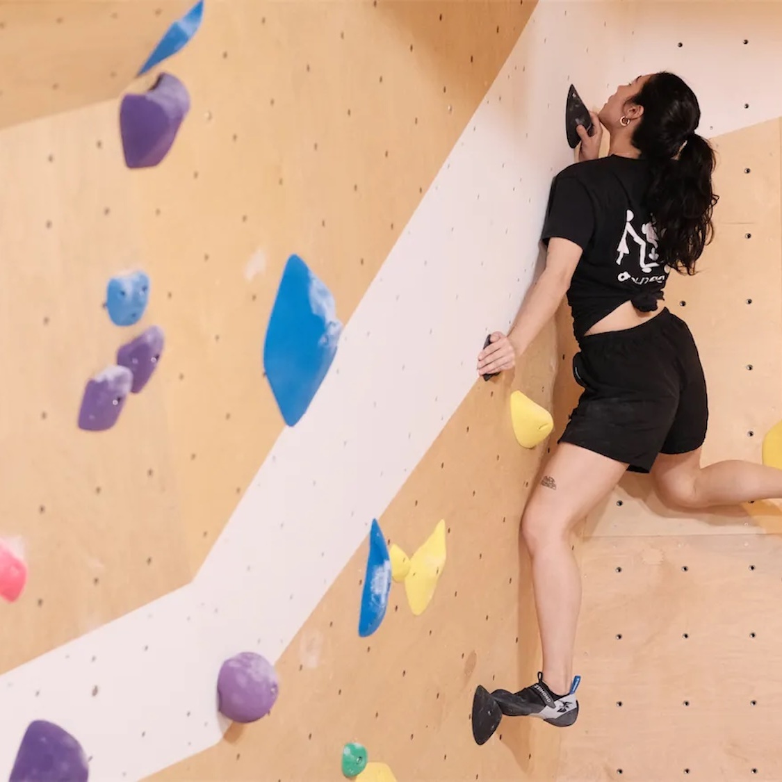 La plus grande salle d’escalade de Paris vient d’ouvrir ses portes ! bonbon
