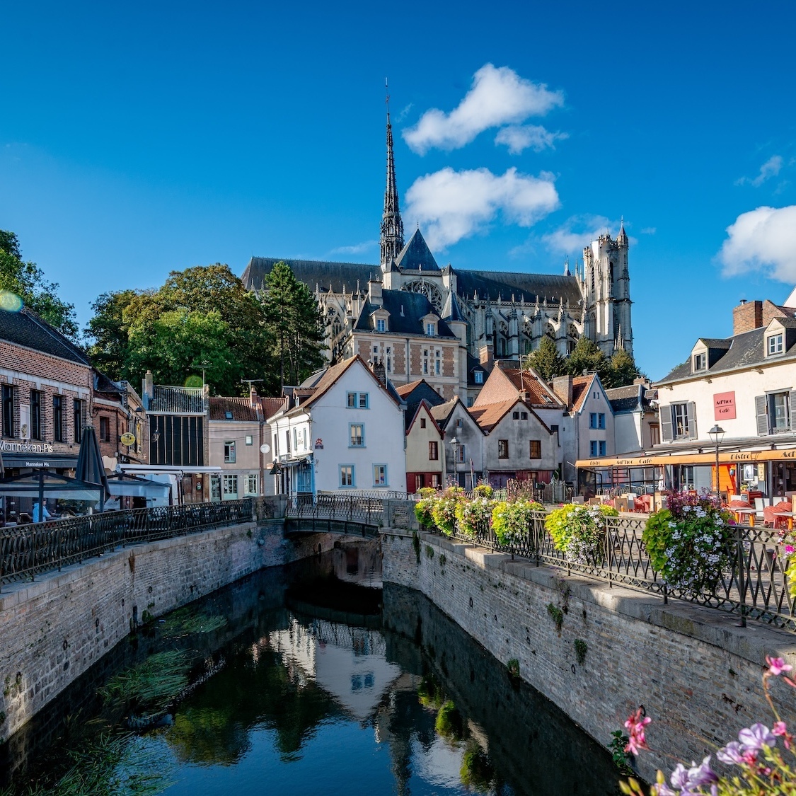 Cette petite Amsterdam à 1h de Paris va devenir votre destination préférée de l'été shutterstock-2682435017