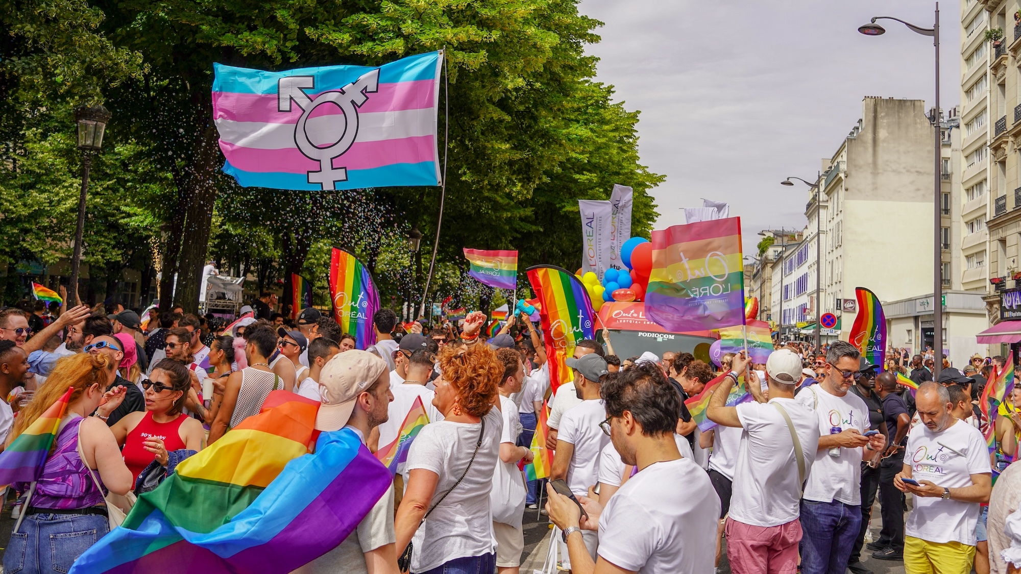 marche-fiertes-paris-2024-shutterstock