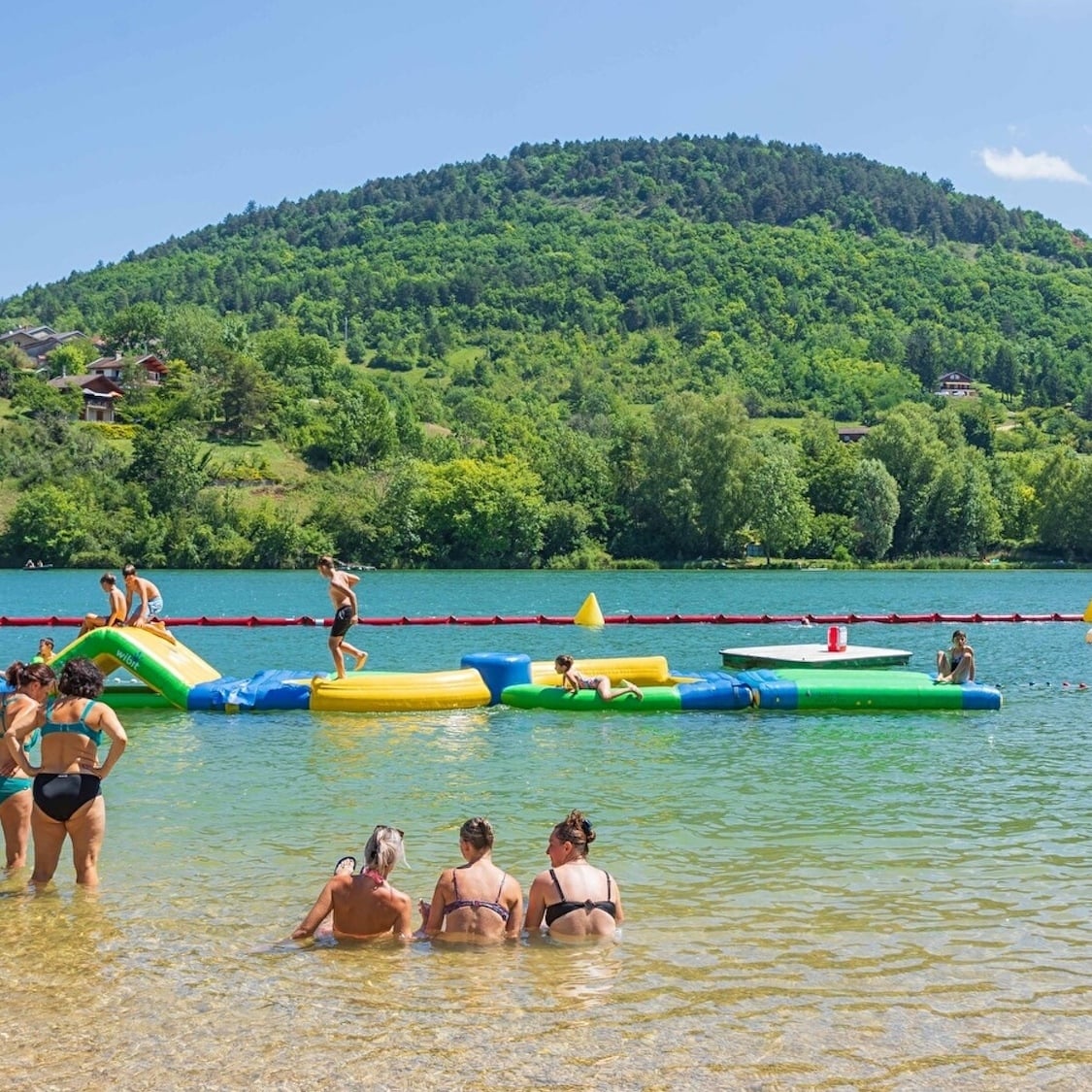 a-1h-lyon-ile-cachee-20-hectares-eaux-cristallines