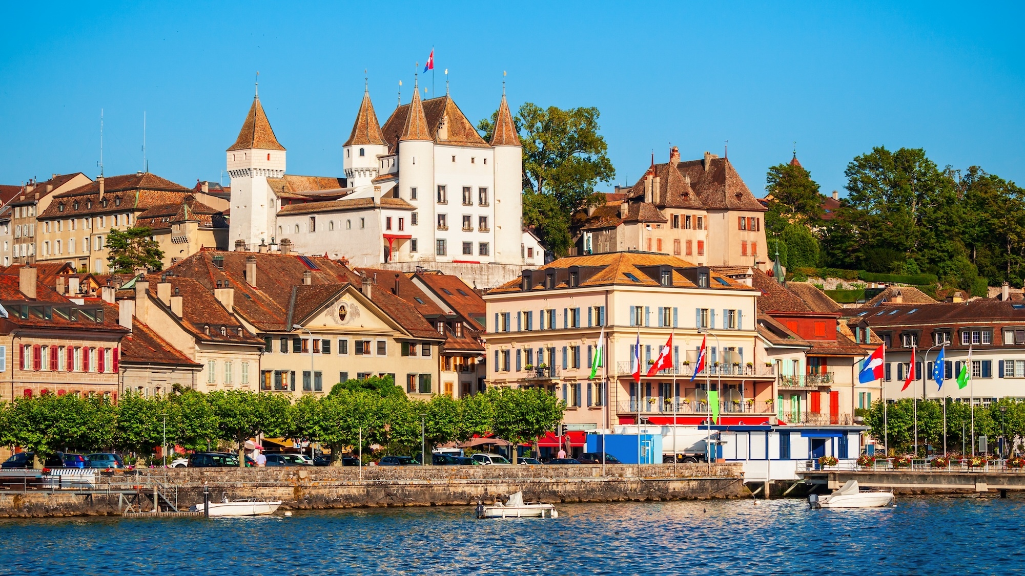 nyon-charmant-village-patrimoine-culturel-30-minut
