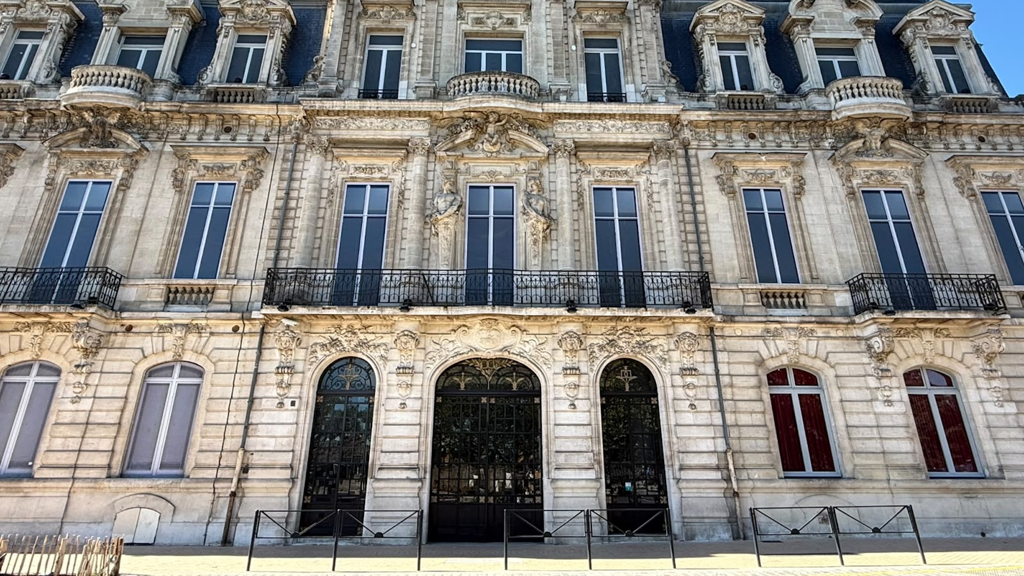 En plein centre de Bordeaux, ce château du XIXe siècle organise des murder parties façon Cluedo géant chateau-descas-bordeaux
