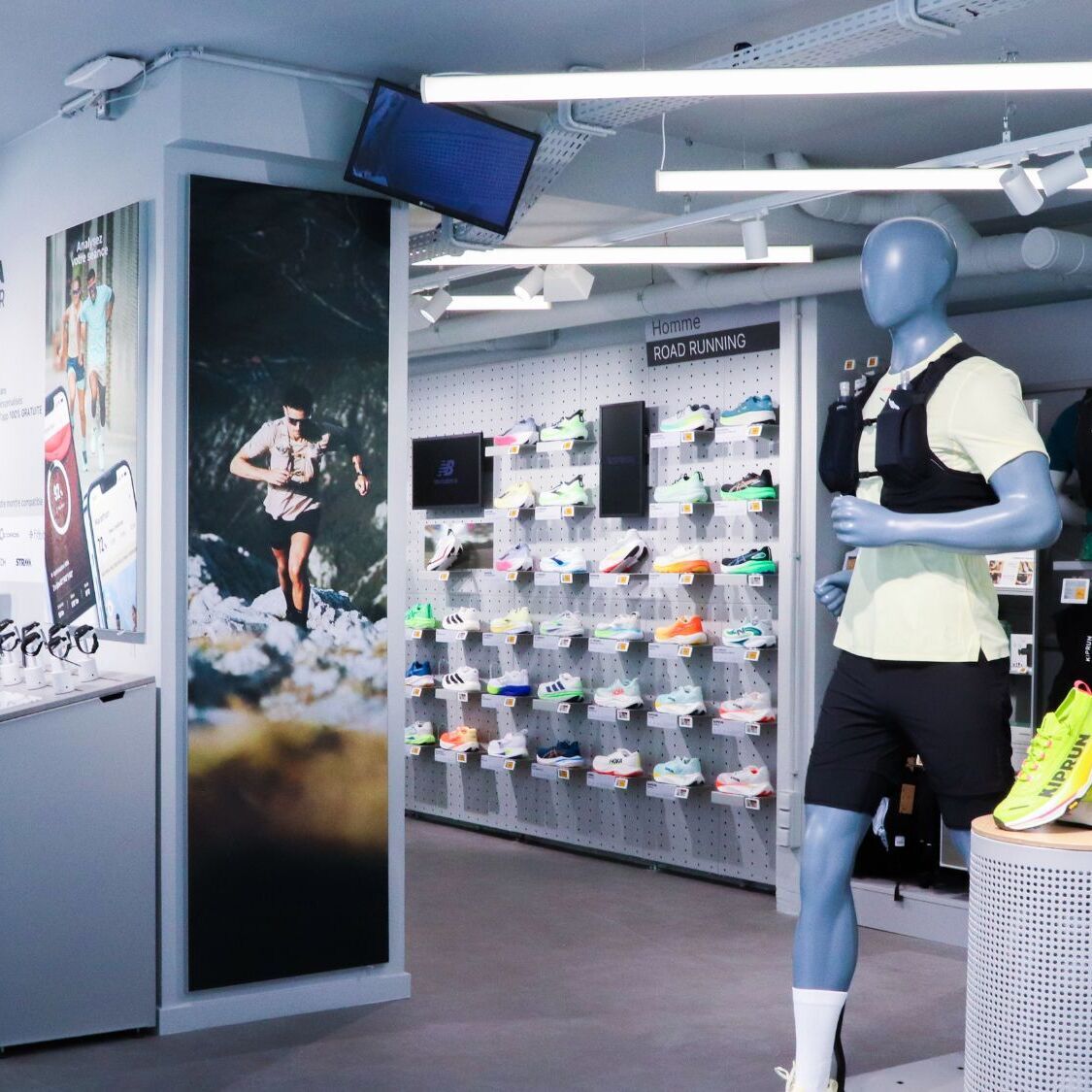 Un nouveau Decathlon entièrement dédié au running ouvre en plein centre de Lille magasin-sport-running-baskets