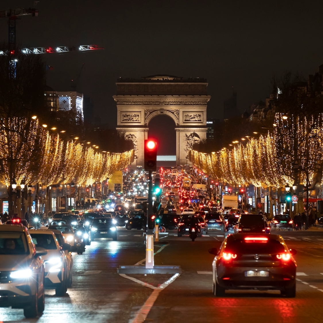 On connaît la date des illuminations de Noël des Champs-Élysées shutterstock-2562007865