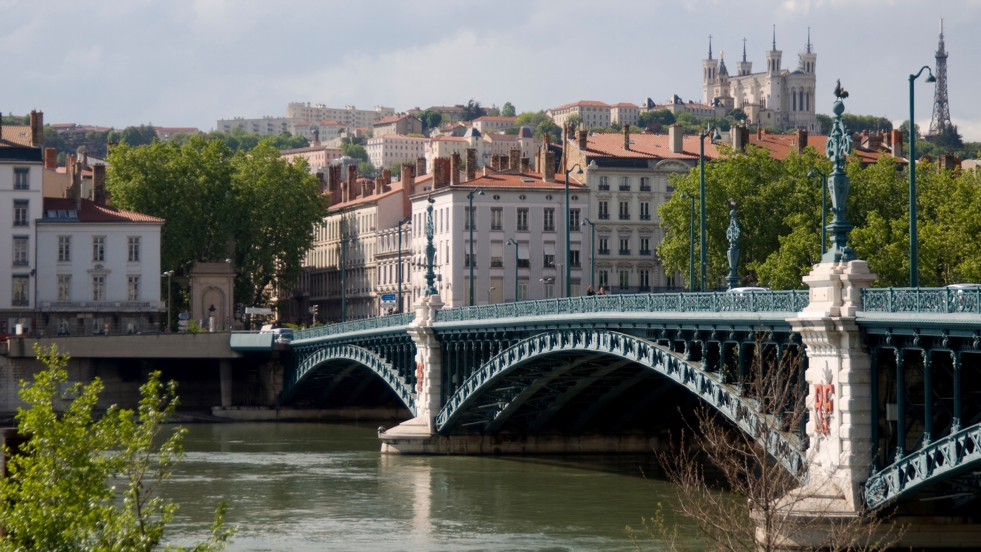 Ce pont emblématique de Lyon pourrait être rebaptisé en mémoire de Samuel Paty pont-emblematique-lyon-rebaptise-samuel-paty