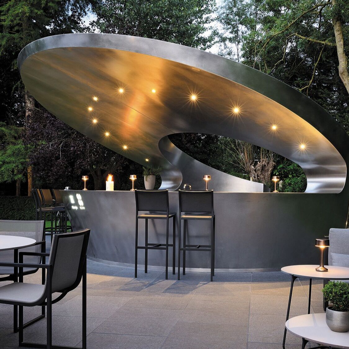bar-chaises-tables-terrasse