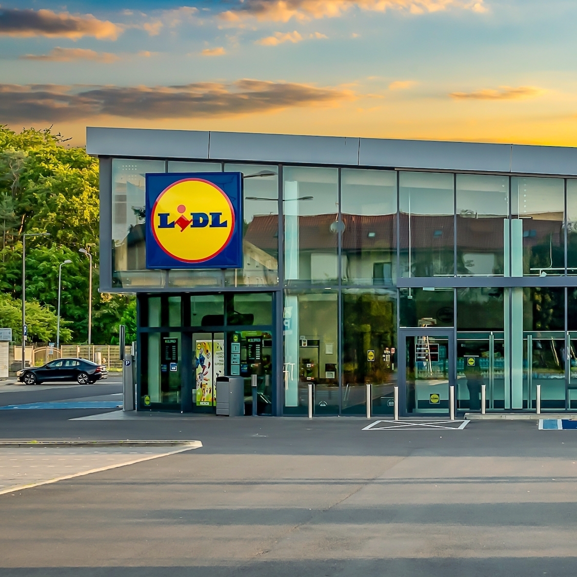 Un Lidl de plus de 1 500 m² va ouvrir sur la place de la République ! shutterstock-2498988463