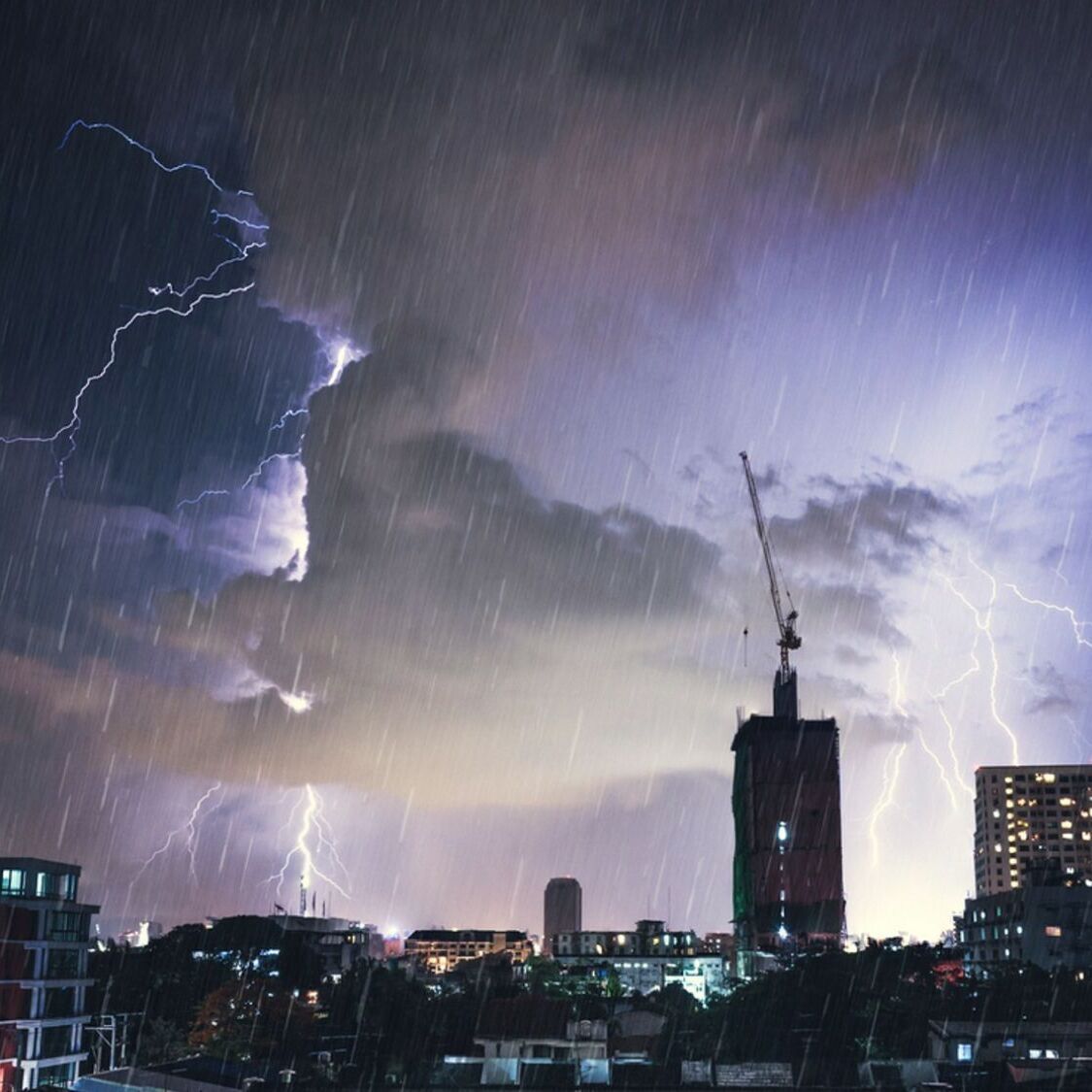 eclairs-pluie-orage-ciel