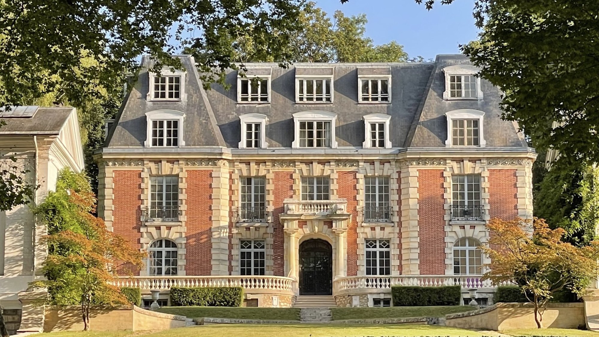 facade-brique-pierre-chateau-vives-eaux-dammarie-l