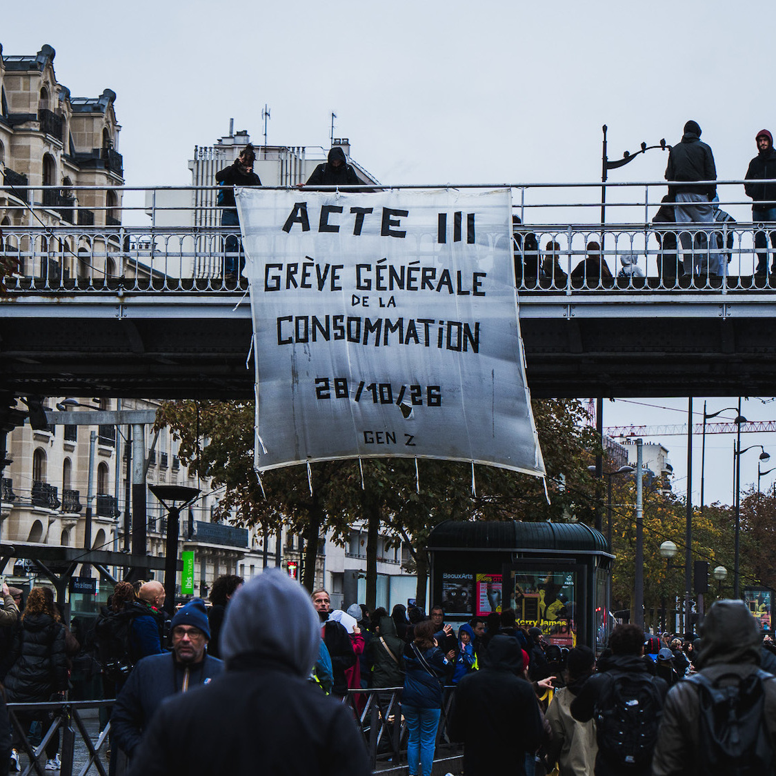 manifestation-parisgilets-jaunes-etudiants-bandero