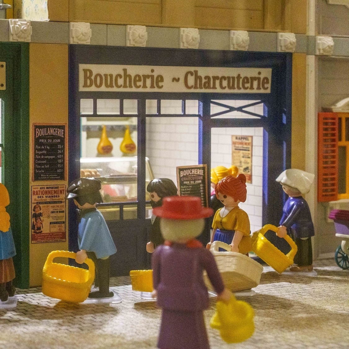 Cette incroyable exposition en Playmobil fait revivre la France des années 30 à 50 à 1h de Lyon exposition-playmobil-france-annees-30-50-1h-lyon