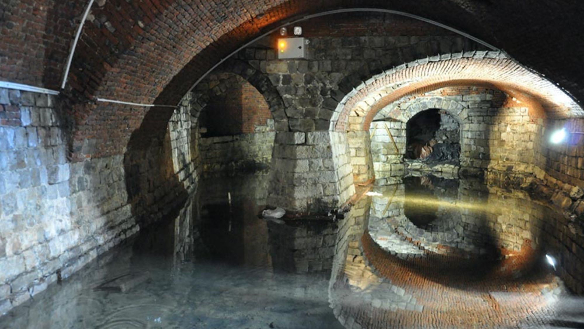 Un canal secret se cache sous le Vieux-Lille et va exceptionnellement ouvrir au public sous-terrains-canal-pierres