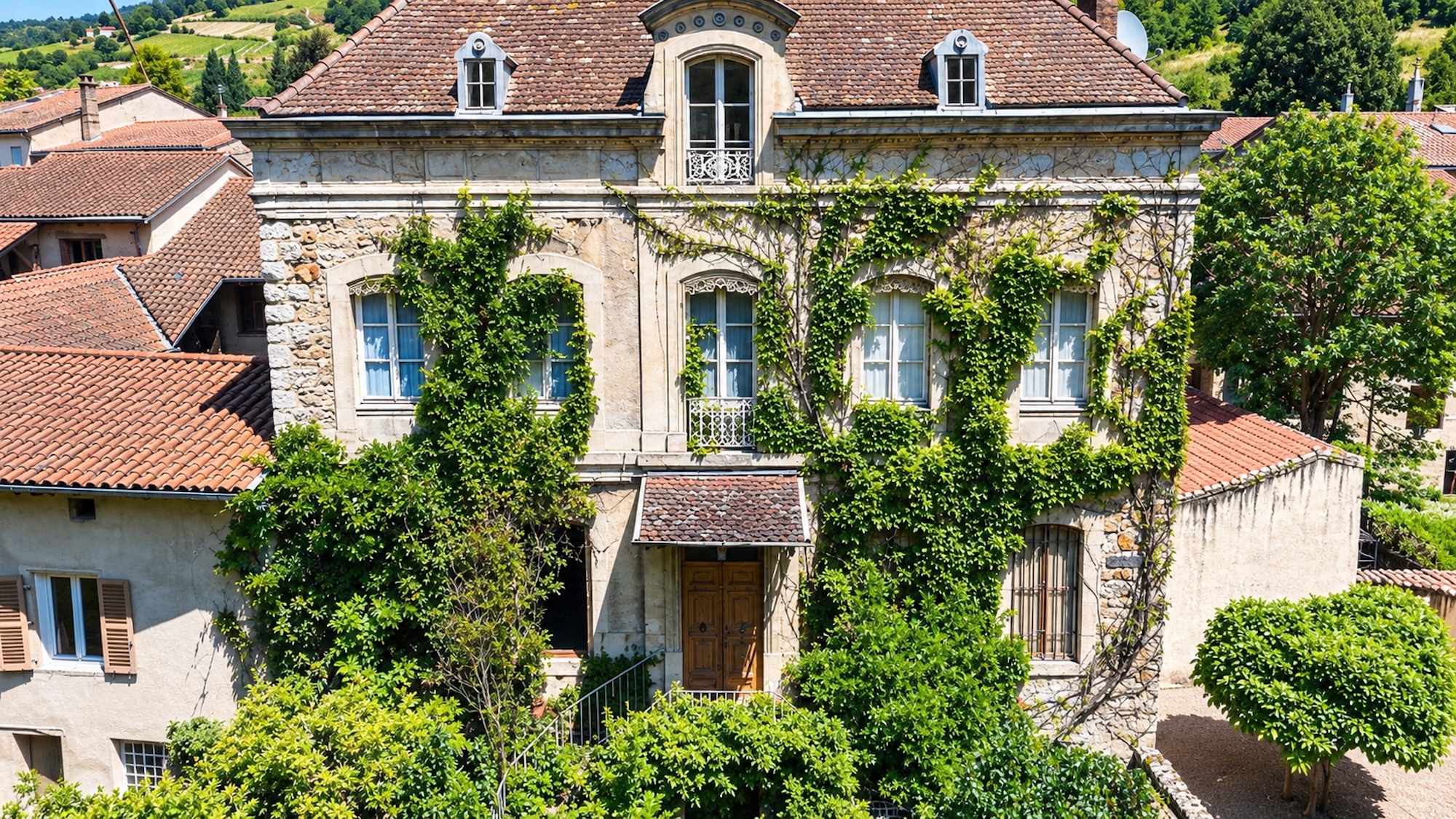 a-1h-lyon-hotel-abandonne-xixe-siecle-transforme-s