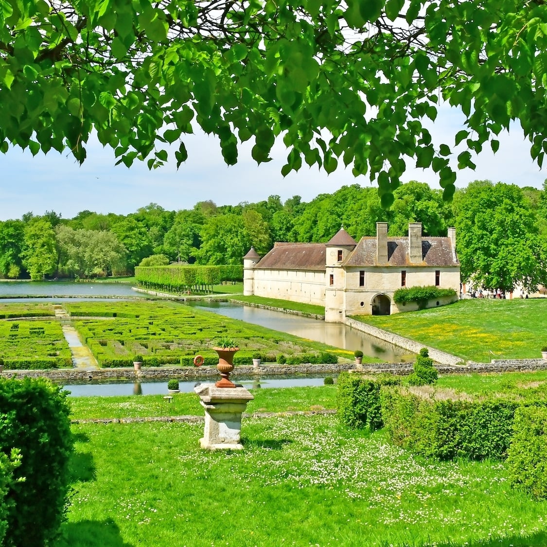 Ce domaine de 70 hectares à 1h de Paris abrite deux châteaux spectaculaires shutterstock-2627081417