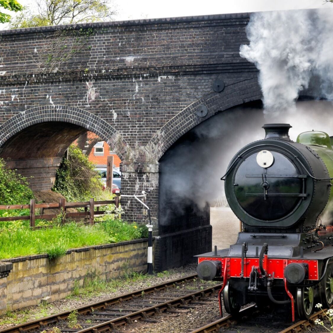 train-vapeur-pont-rails