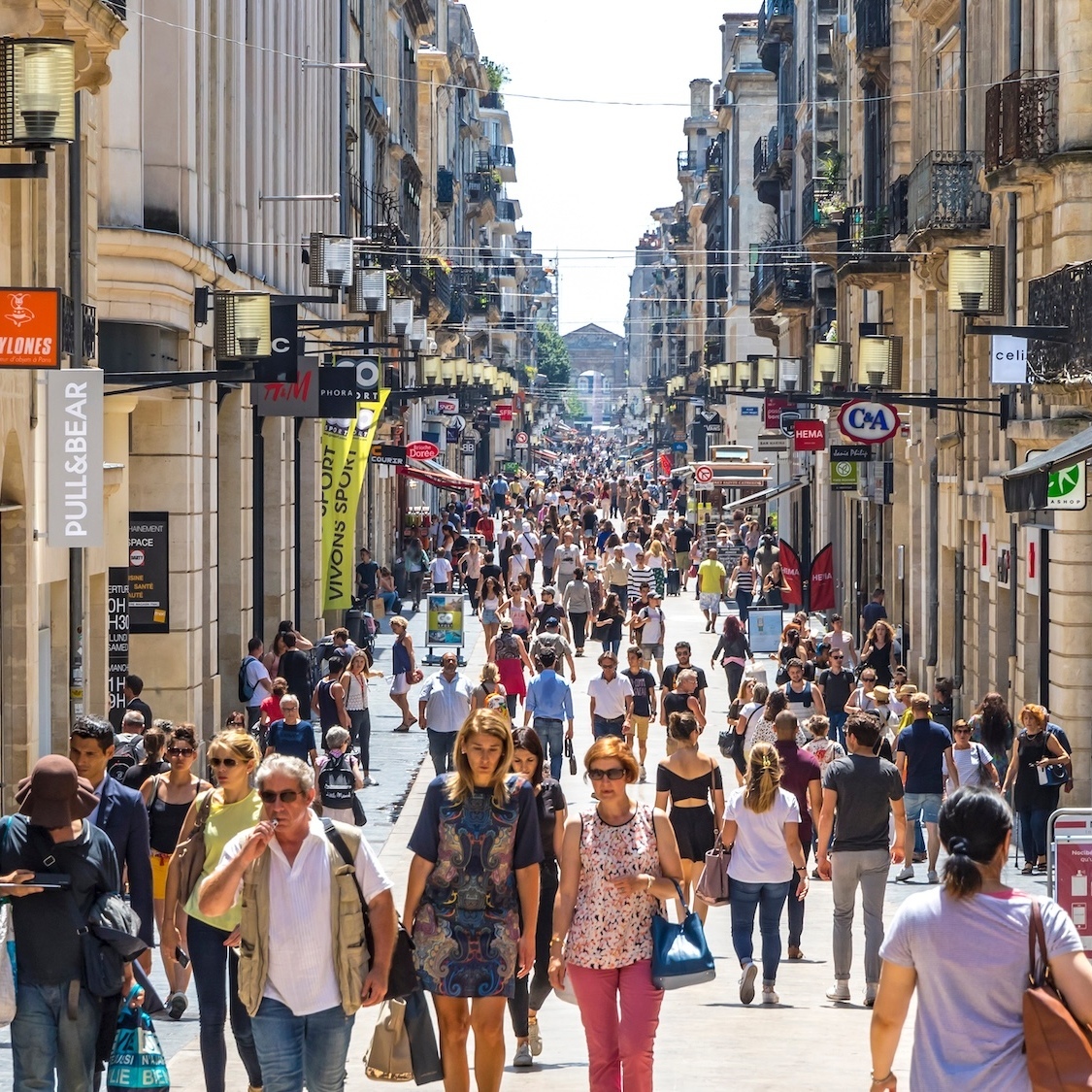 Après plus de 20 ans à Bordeaux, cette célèbre enseigne ferme sa boutique et liquide tous ses stocks sainte-catherine-rue-bordeaux