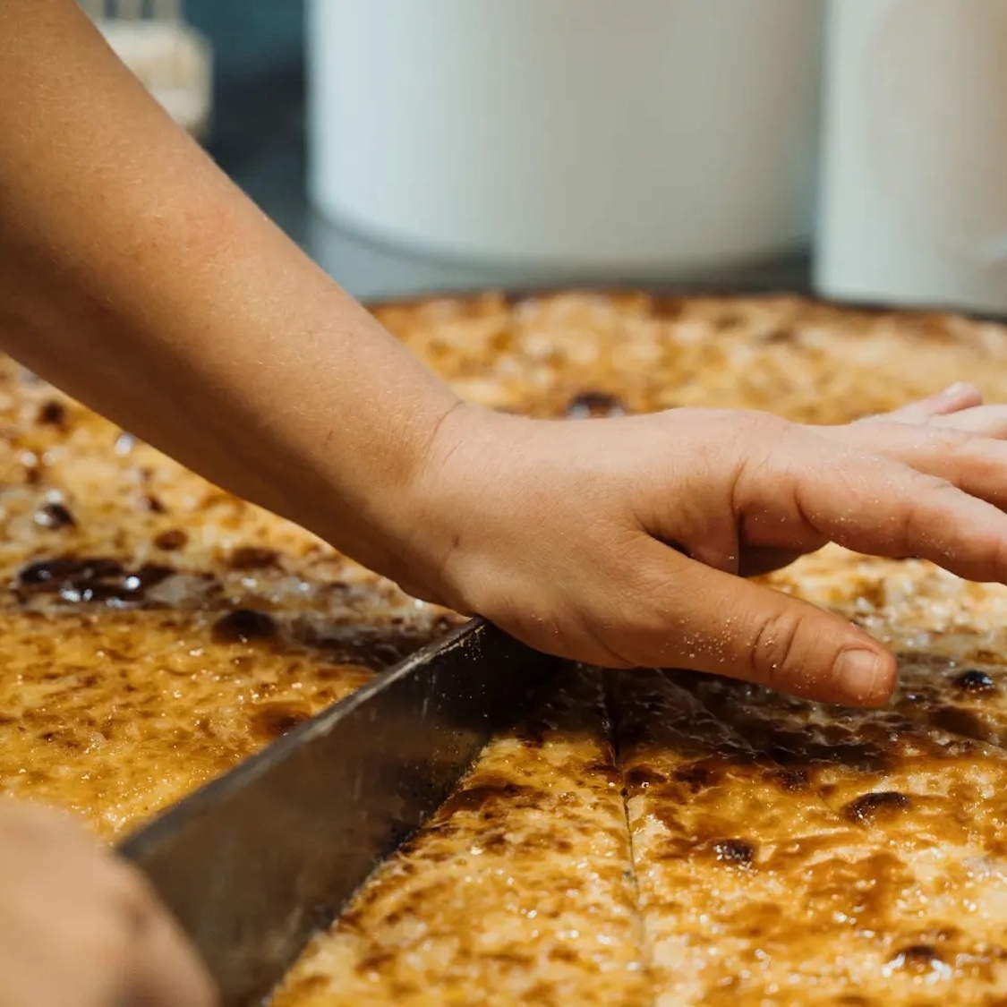 Cette cité médiévale à 35 minutes de Lyon cache une spécialité réputée dans le monde entier galette-perouges-specialite-culinaire-reputee-mond