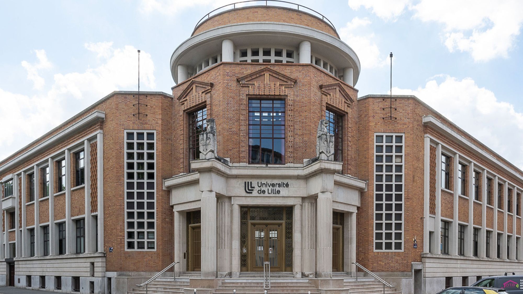 universite-lille-batiment-briques
