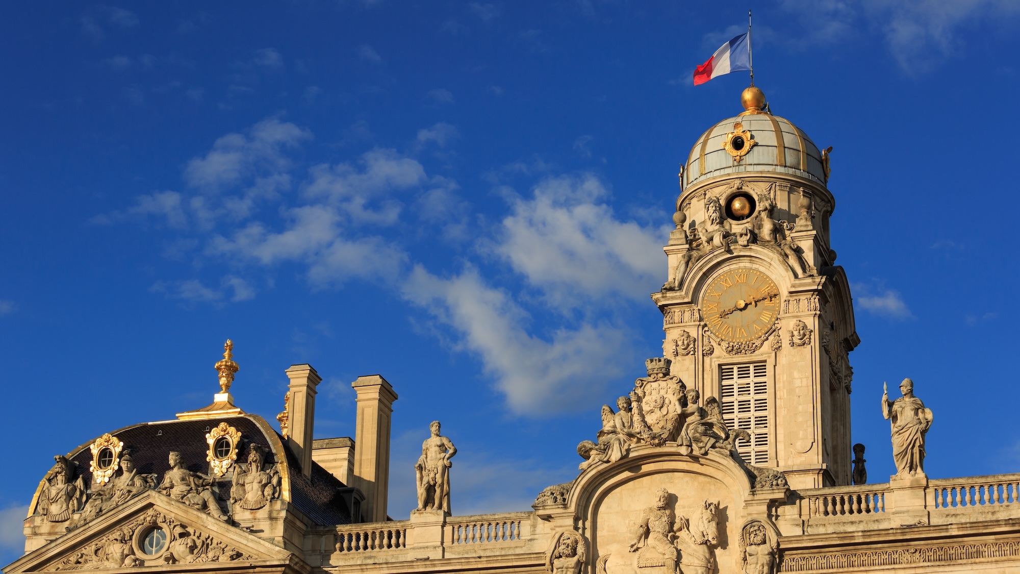 lyonnais-choisir-prochaine-chanson-carillon-hotel-