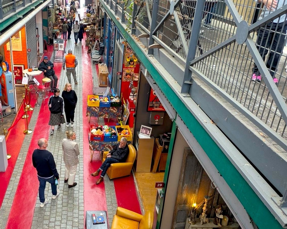Les Puces de Saint-Ouen organisent une énorme fête nocturne cette semaine puces