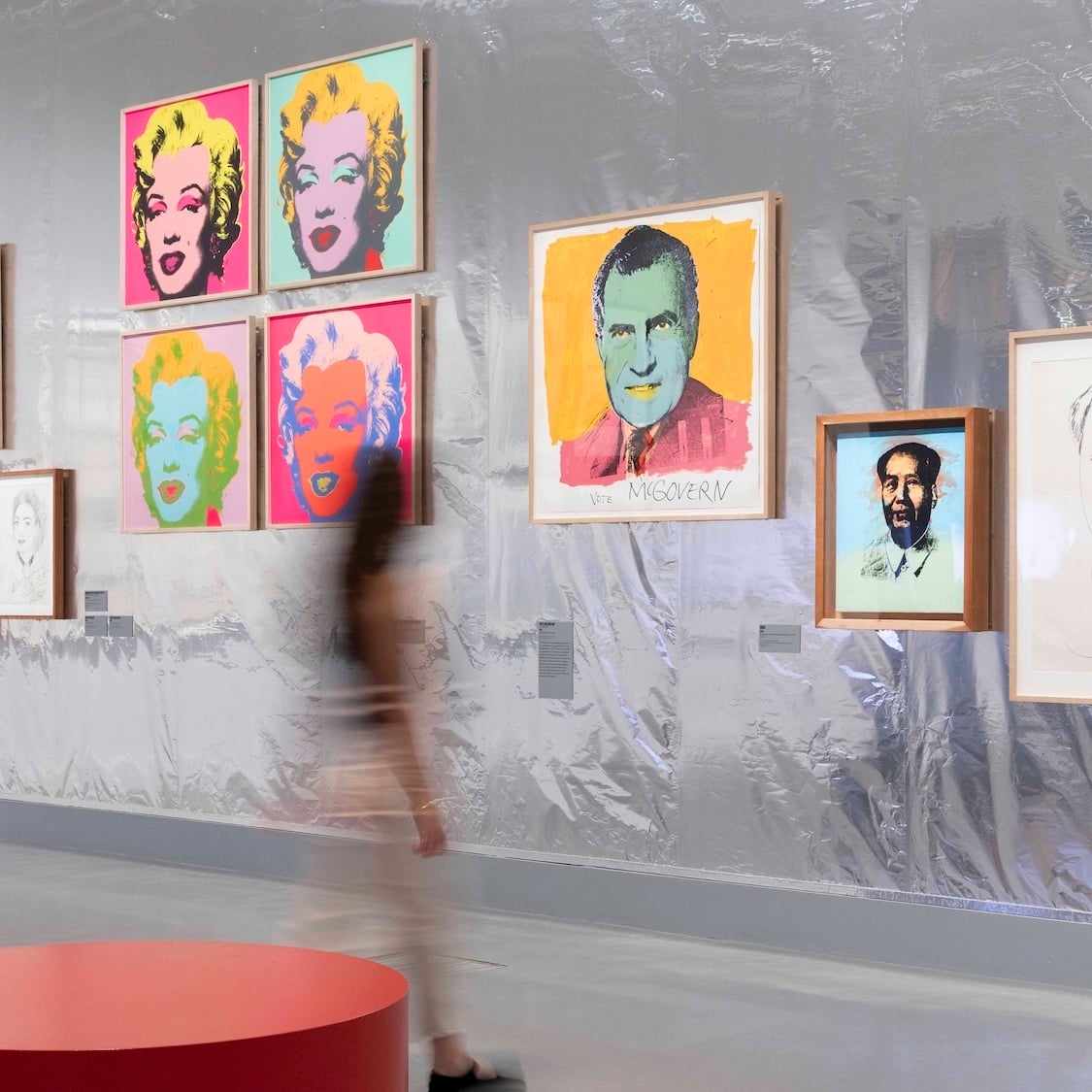 On a découvert le visage caché d'Andy Warhol au musée du Luxembourg vue-de-l-exposition-andy-warhol-la-ligne-et-l-imag