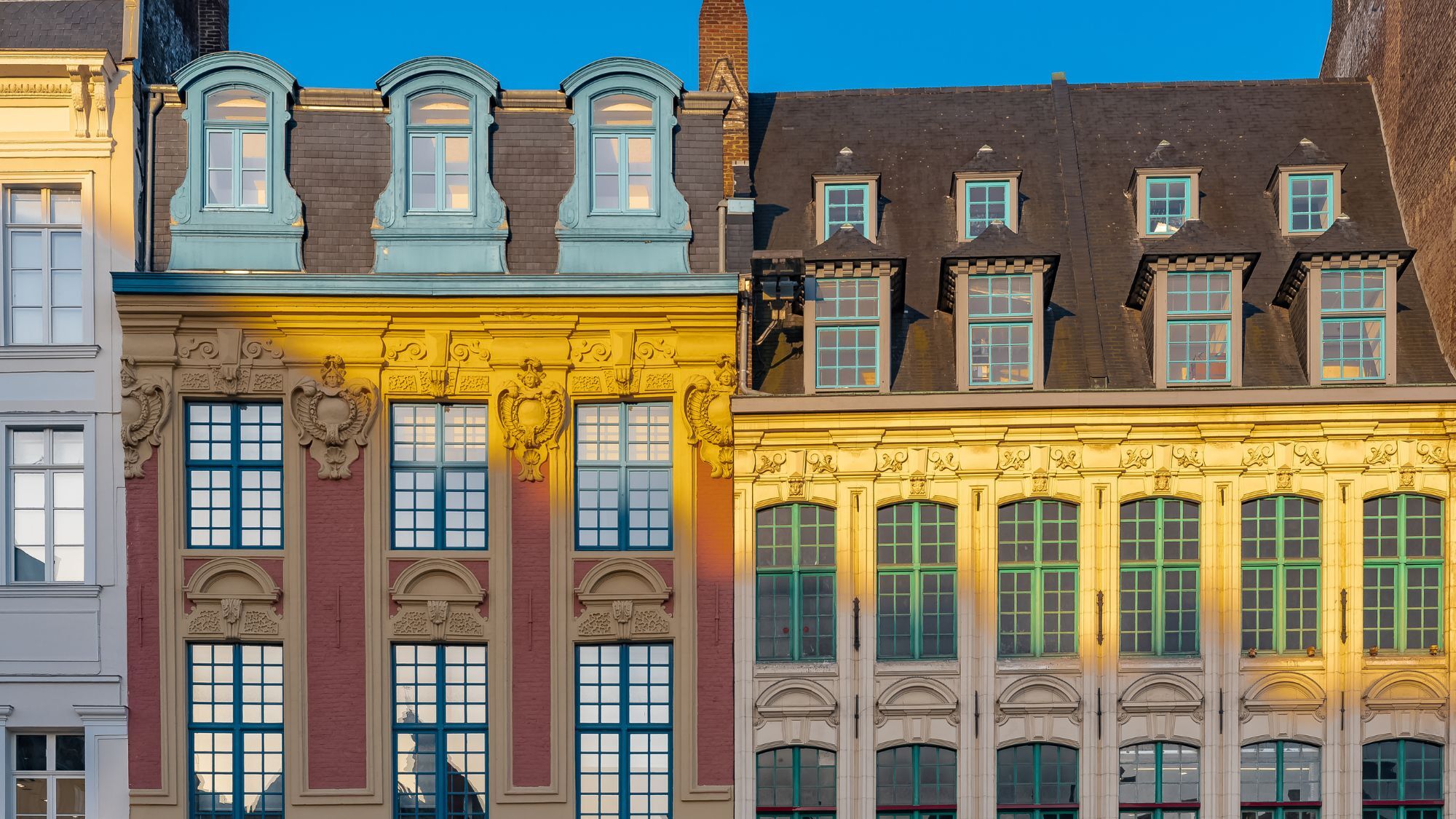 Up to 75°F and plenty of sunshine expected in Lille just before the last weekend of September fac-ades-soleil-lumiere-fenetres