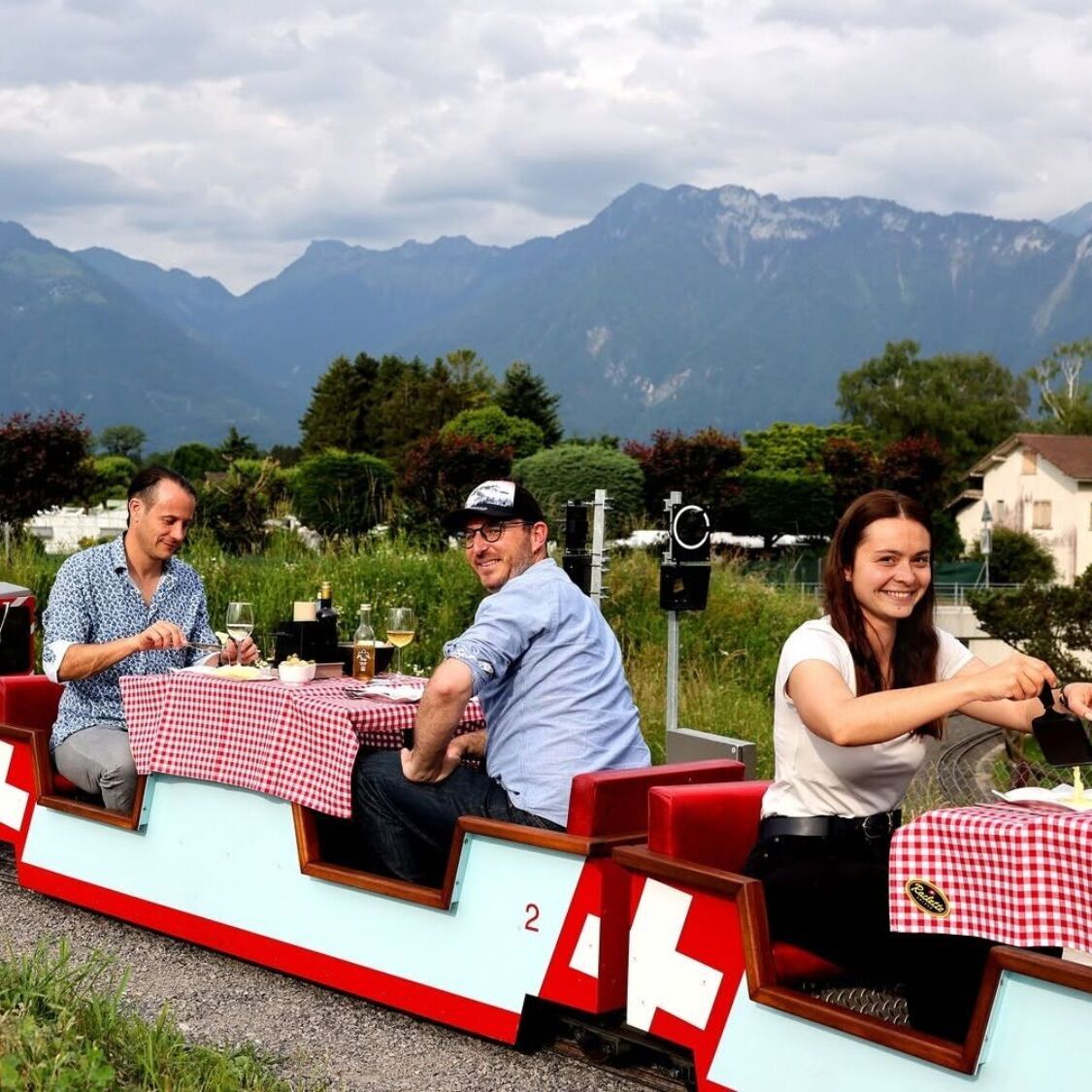swiss-vapeur-train-raclette-volont-geneve