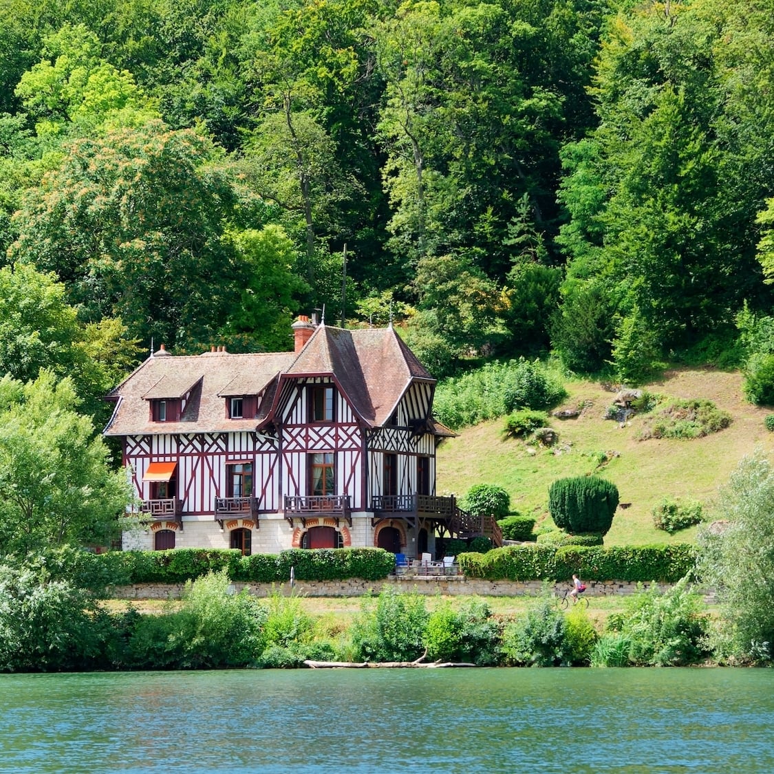 Ce village à 1h de Paris abrite les plus belles maisons de la région shutterstock-2473089881