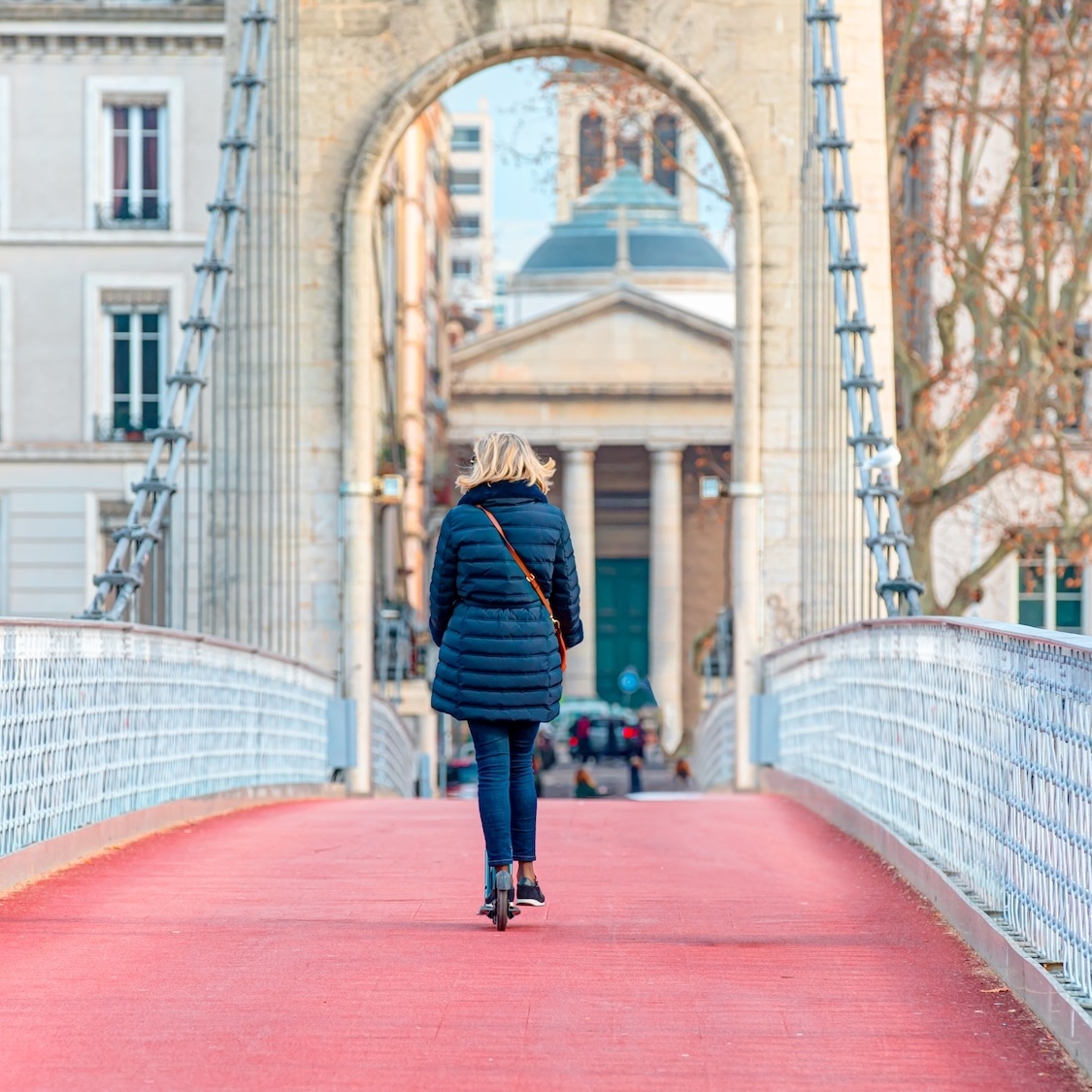A revolution launched in Lyon to combat serious electric scooter accidents revolution-lyon-casque-gilet-obligatoires-trottine