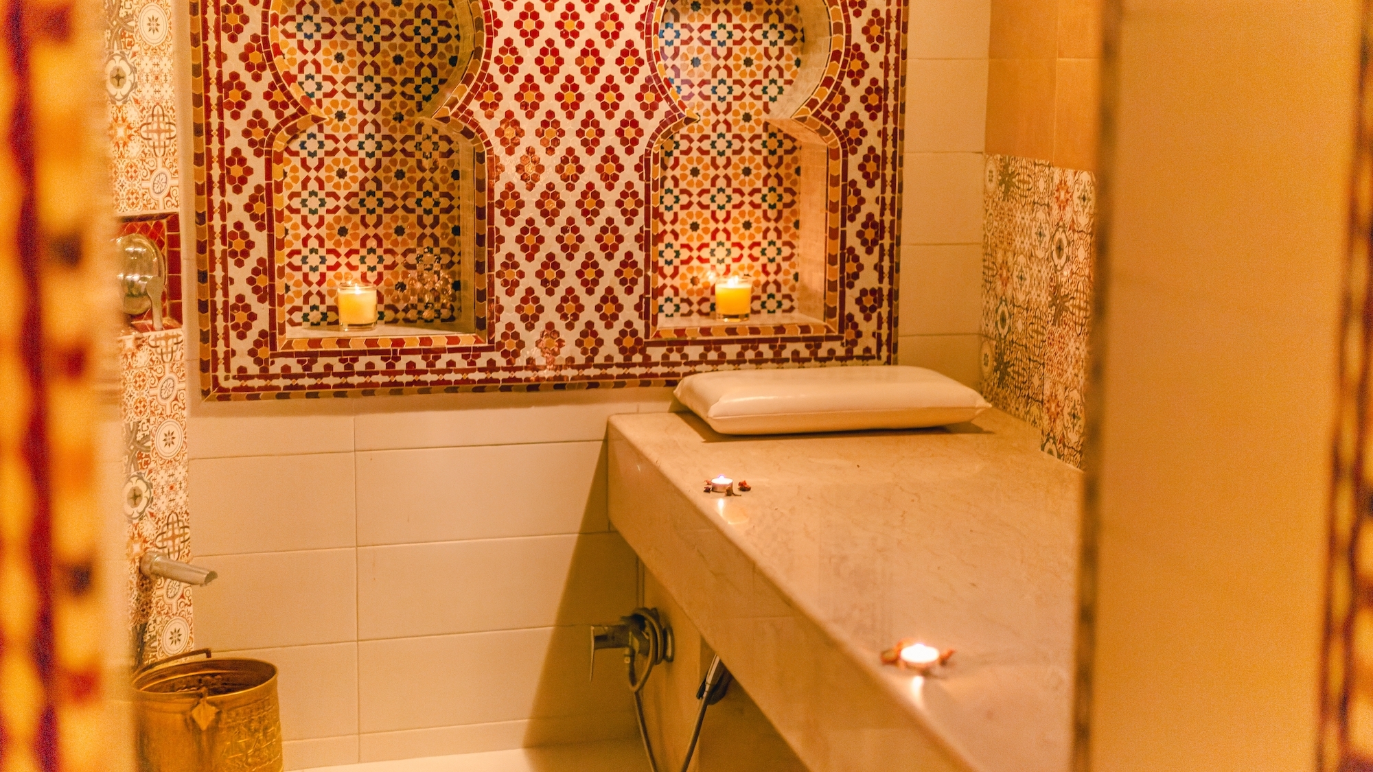 Hammam à Paris : les meilleures adresses pour se relaxer shutterstock-2440991953