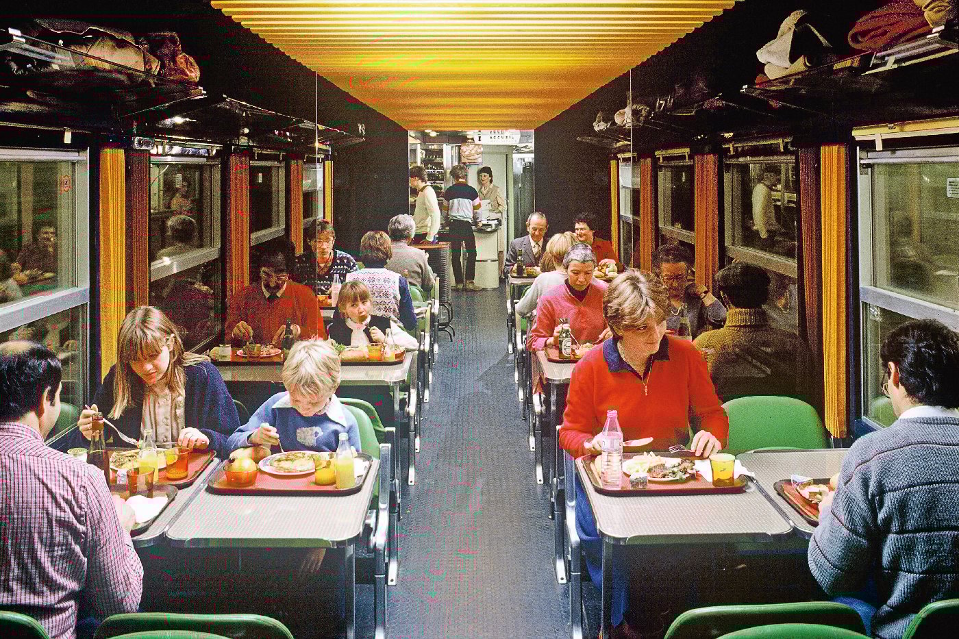 -expo-ground-control-train-wagon-bar-le-bonbon-paris